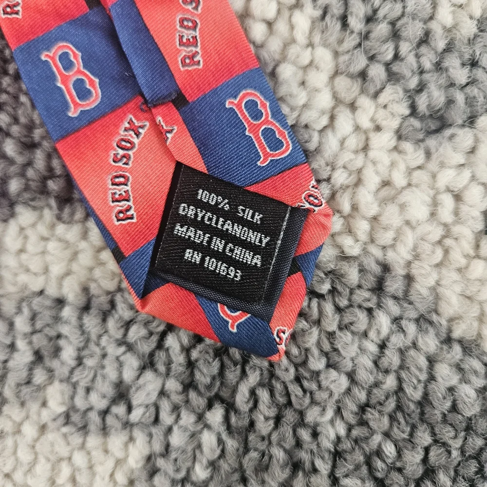 MLB Boston Red Sox Mens Neck Tie Classic Red Blue Logo 100% Silk Baseball